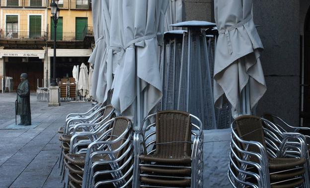 El Ayuntamiento de Segovia aplaza a junio el pago de la tasa de terrazas y reduce un 90% la de basuras