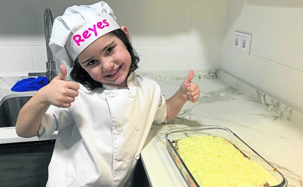 Reyes, el relevo en la cocina de sus abuelas Conchi y Mila