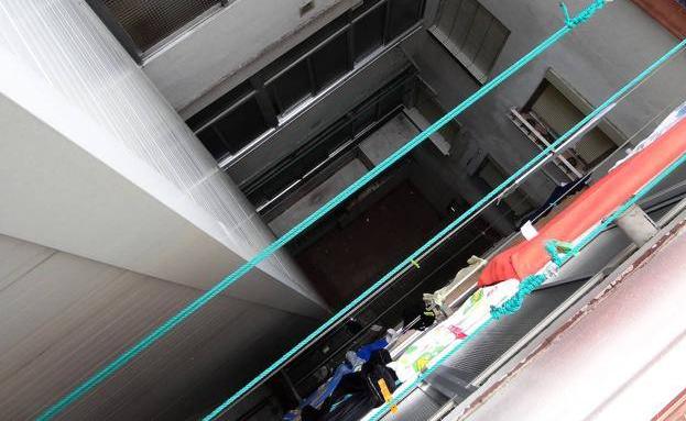 Suspenden el proceso del acusado de tentativa de homicidio por la caída de una mujer desde un tercer piso en Valladolid