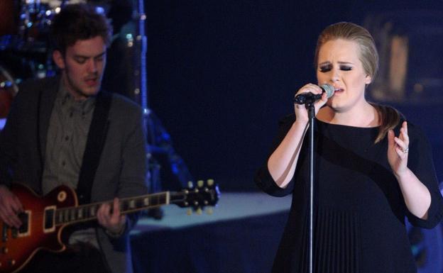 Adele y su exmarido, Simon Konecki, llegan a un acuerdo de divorcio, dos años después de anunciar su separación