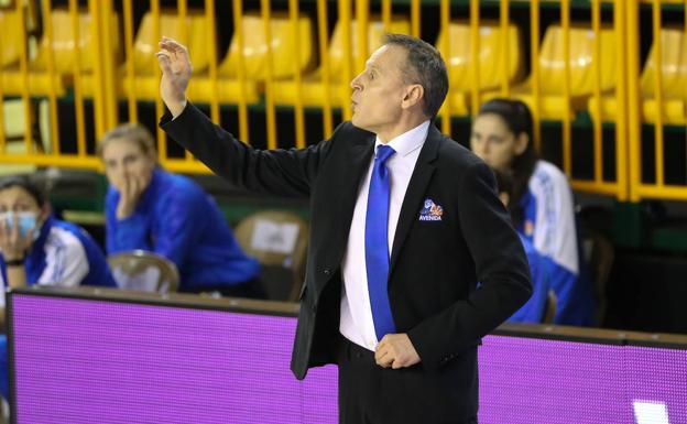El amargo lamento del técnico del CB Avenida por el calendario: «Si no puedo proteger a mis jugadoras, yo me voy»