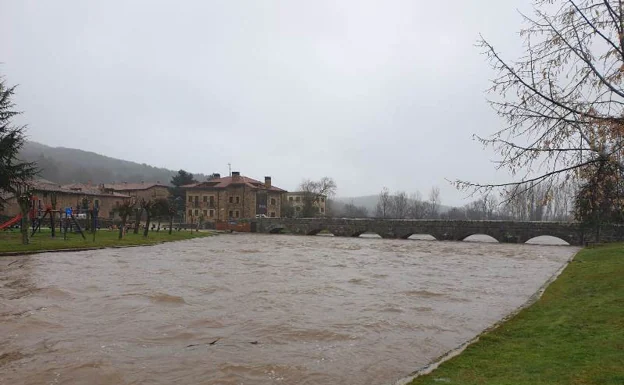 El deshielo produce inundaciones en Salduero con más de medio metro de agua en la plaza