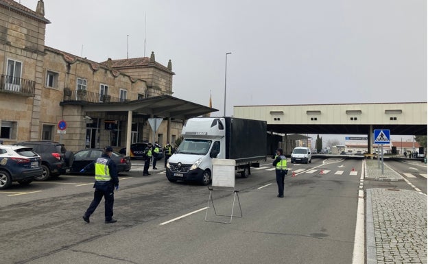 Regresan los controles a Fuentes de Oñoro por el cierre fronterizo acordado entre España y Portugal