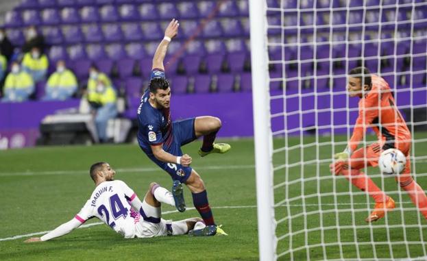 El Real Valladolid toca fondo y pone a Sergio en la cuerda floja