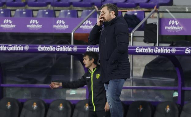 El Real Valladolid apela a la unión del vestuario y descarta cambiar de entrenador