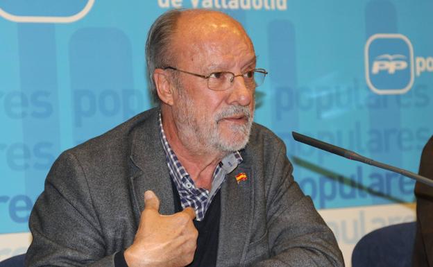 Javier León de Riva abandona el hospital tras once días ingresado por covid