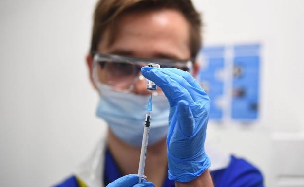 Castilla y León ha recibido este lunes 28.080 vacunas de Pfizer y 3.500 de Moderna