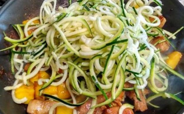 Espaguetis de calabacín, aptos para una cena ligera