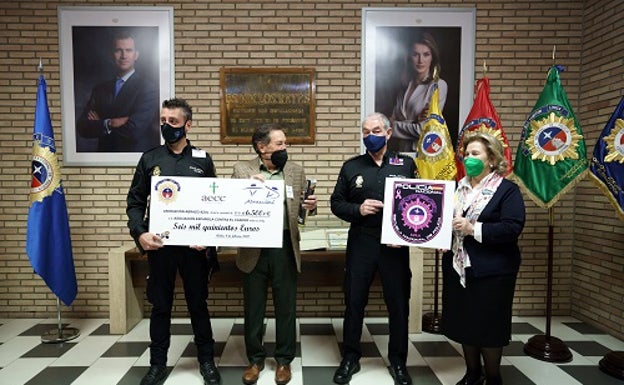 'El Abrazo Azul' de la Escuela Nacional de Policía dona 6.500€ a la Asociación Española Contra el Cáncer en Ávila