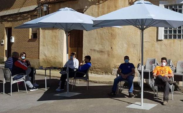 Los vecinos de Villafrechós, el pueblo vallisoletano de Jeff Bezos, le proponen que levante una residencia