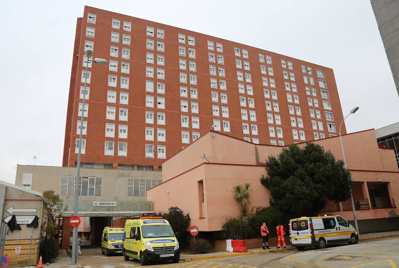 Seis fallecidos más en 24 horas elevan a 366 las muertes en el hospital de Palencia