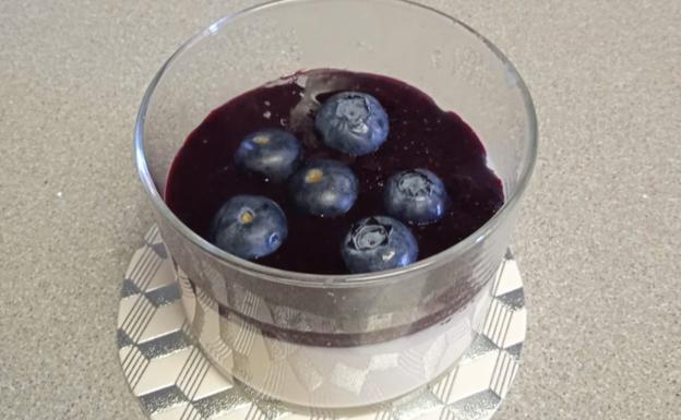 Panna Cotta con coulis de arándanos