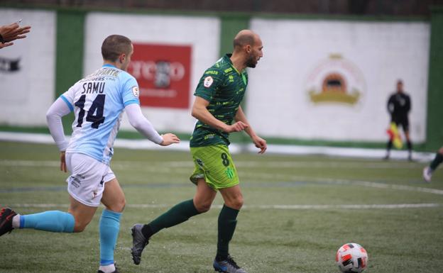 Varapalo final para el CD Guijuelo ante el Compostela (1-1)