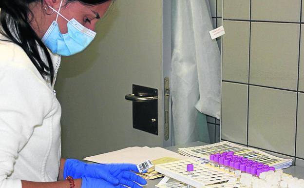 La Junta creará una red de laboratorios para vigilar las variantes de la covid
