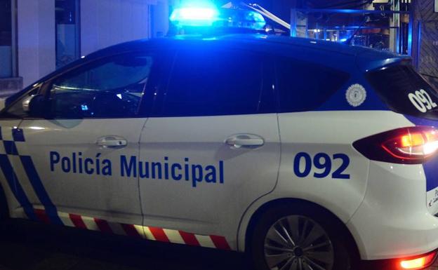 La Policía desaloja una fiesta en un local de Parquesol con una veintena de jóvenes y dos chicas inconscientes
