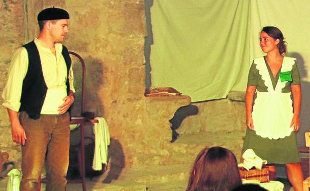 Cuéllar recauda fondos para financiar el montaje de la obra 'Cierva acosada'