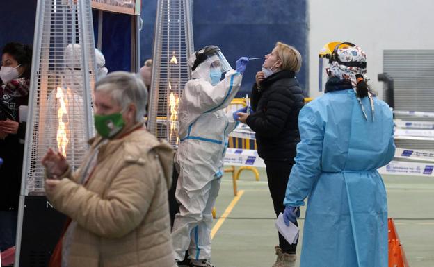 La covid causa dos muertes más en el Hospital de Segovia, que registra el menor aumento de casos en 40 días