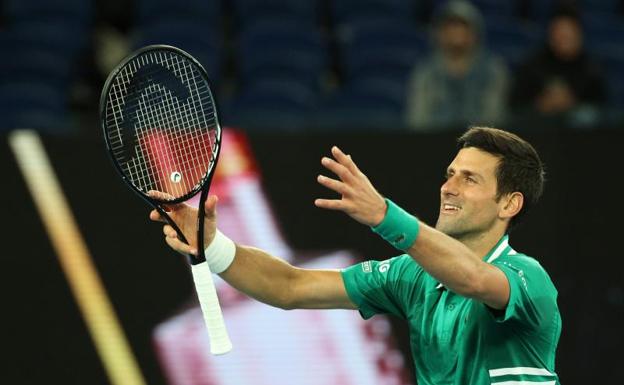 Djokovic arrolla en su debut en Australia