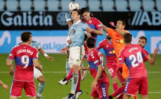 Vídeo: El Celta hunde al Elche y mira hacia arriba