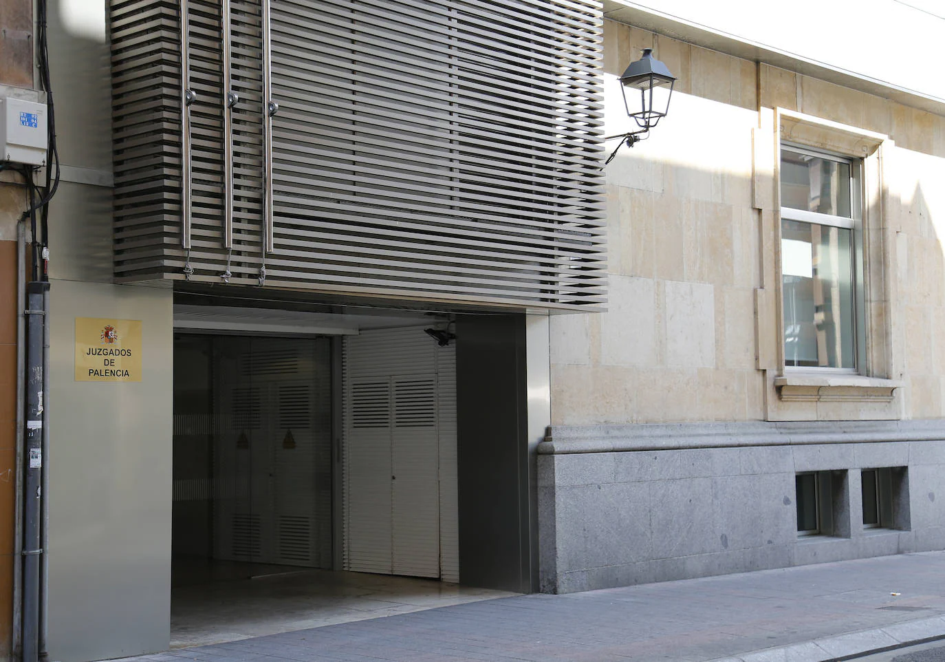 Un hombre con una discapacidad del 76% asume seis meses de prisión por robar en un bar en Palencia