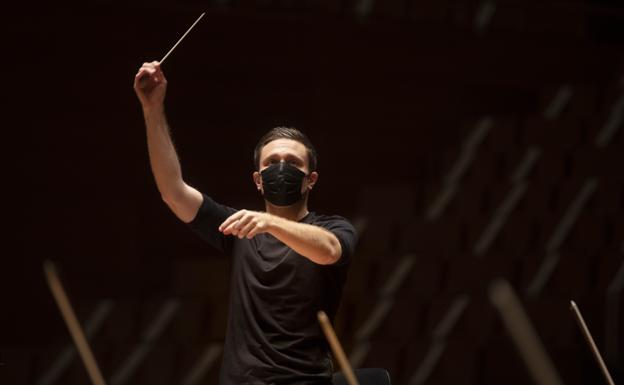Roberto González-Monjas estrena con la OSCyL la suite orquestal que ha hecho de Hänsel y Gretel