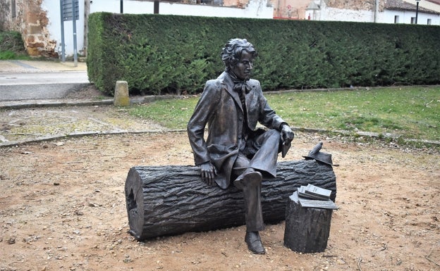 Soria instala junto al Monte de las Ánimas una escultura homenaje a Bécquer, obra de Ricardo González