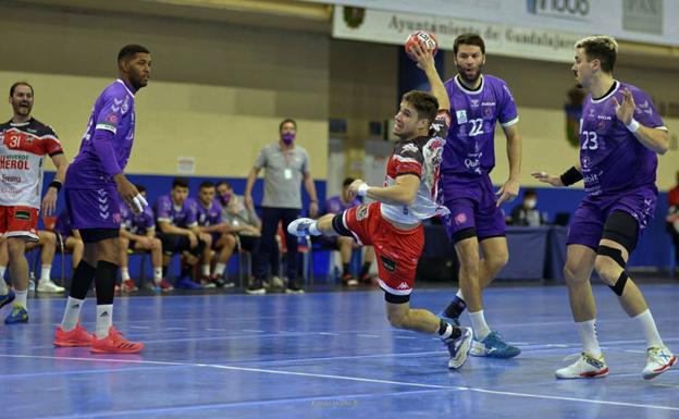 El Balonmano Nava cede otra final