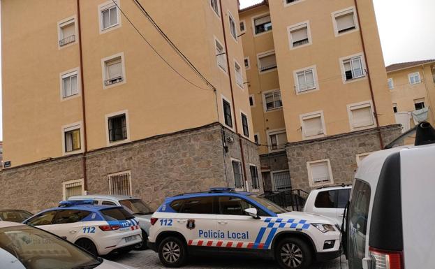Detenidos una madre y su hijo por la 'okupación' de un piso en el barrio de San José