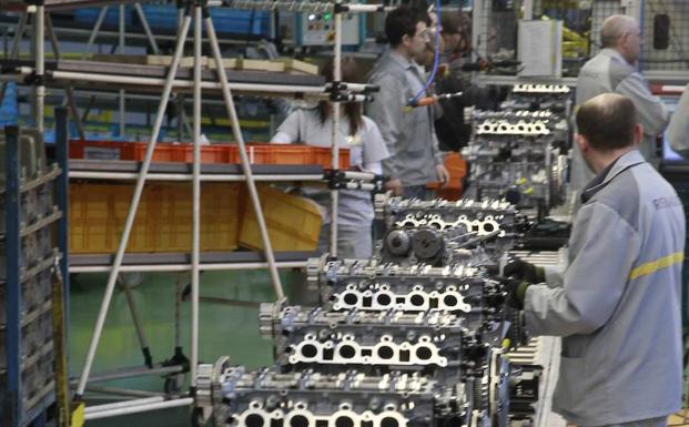 El sector del automóvil pierde el primer puesto exportador en Castilla y León por la crisis de los semiconductores
