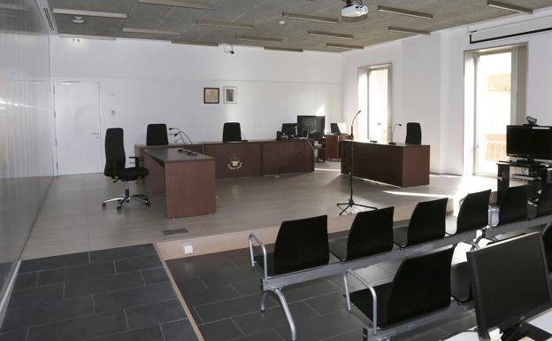 La socorrista de Villamuriel a la que un usuario propinó una patada pide 2.100 euros por secuelas