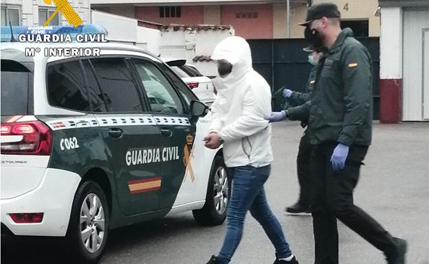 Detenidos dos jóvenes por tráfico de drogas y tenencia ilícita de armas en Burgos