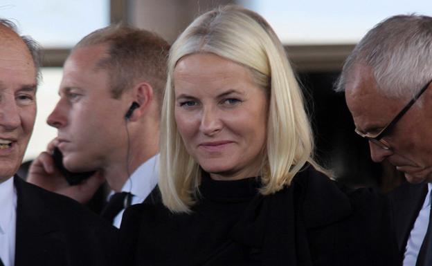 Mette-Marit de Noruega recuerda su accidente de esquí: «Tenía tanto dolor que no podía dejar de gritar»