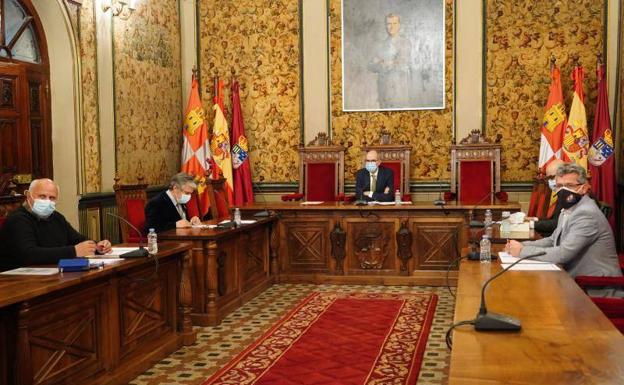La Diputación de Salamanca insta al Gobierno a rectificar la protección al lobo