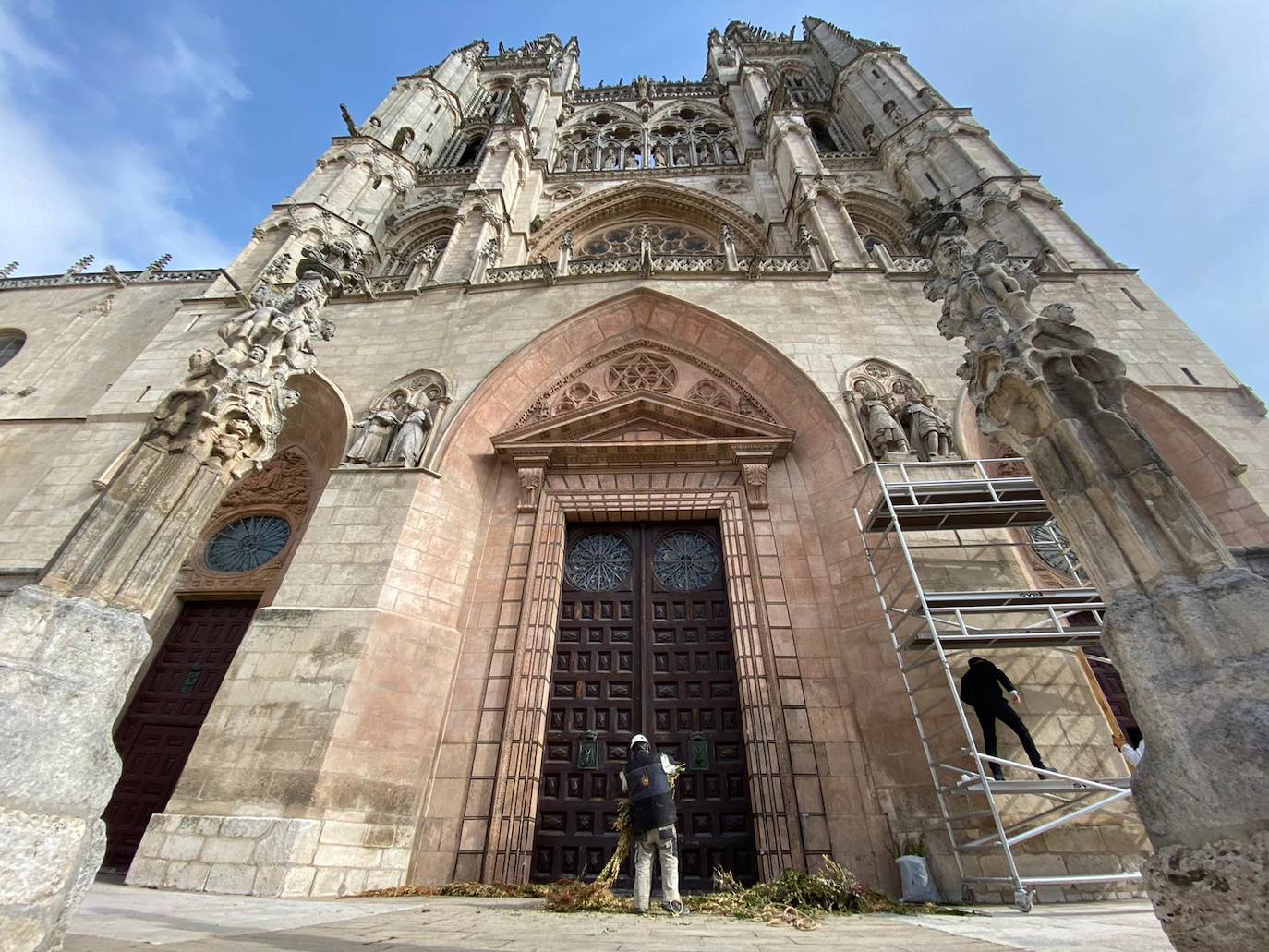 Las otras polémicas que rodearon a la Catedral de Burgos