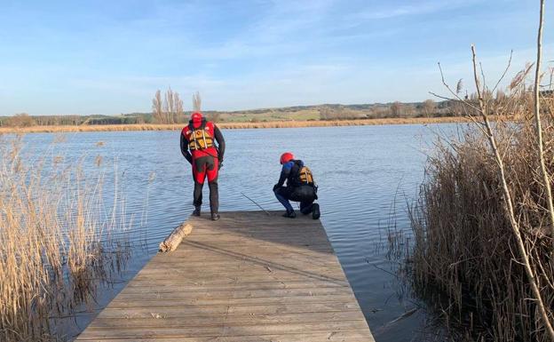 Rescatan a un pescador que cayó al río en Castronuño