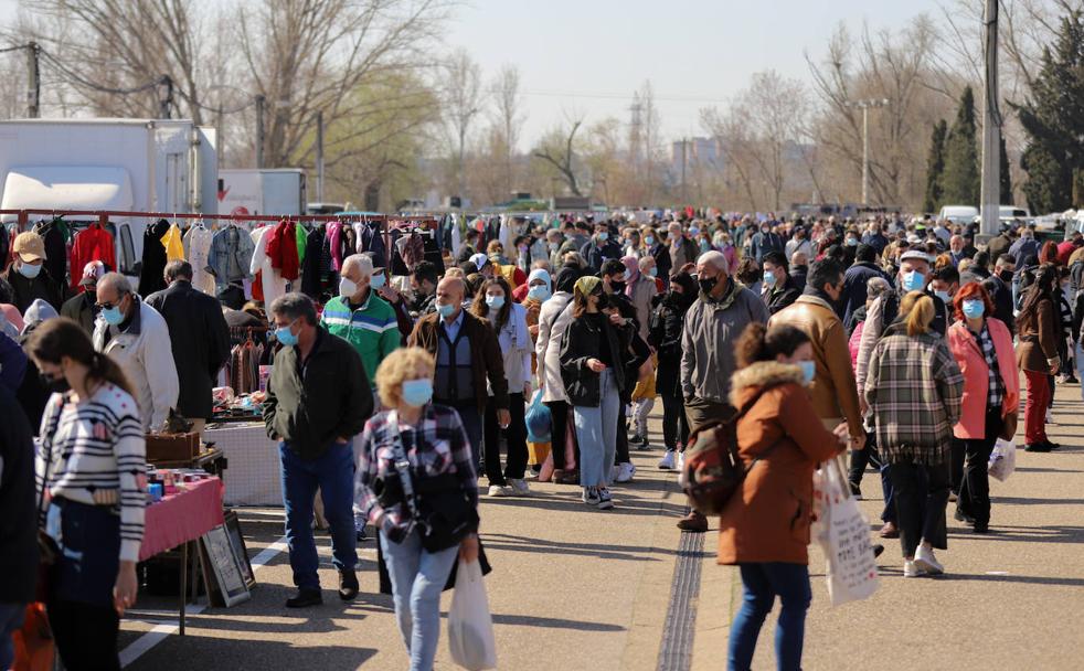 El mercadillo del domingo ultima su resurrección