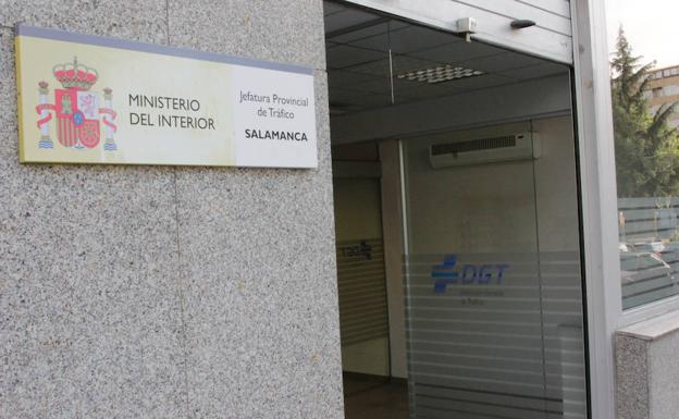 Investigado por hacerse pasar por otro en el examen de recuperación del permiso de conducir en Salamanca