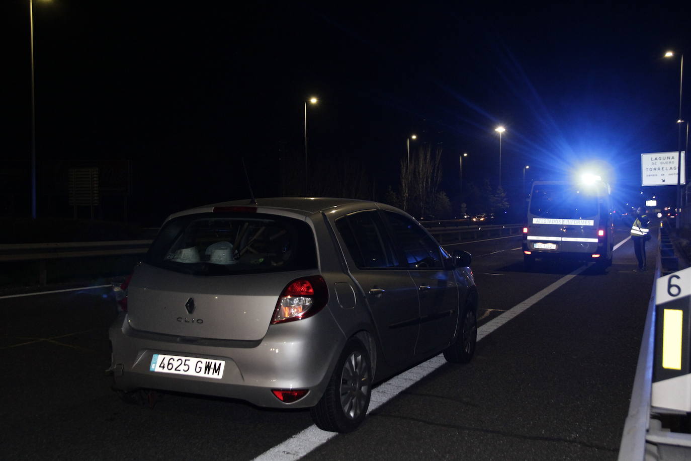 Choque entre dos turismos en el acceso a Laguna de Duero