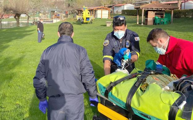 Un herido con quemaduras tras una explosión en una vivienda en Barrios de Luna