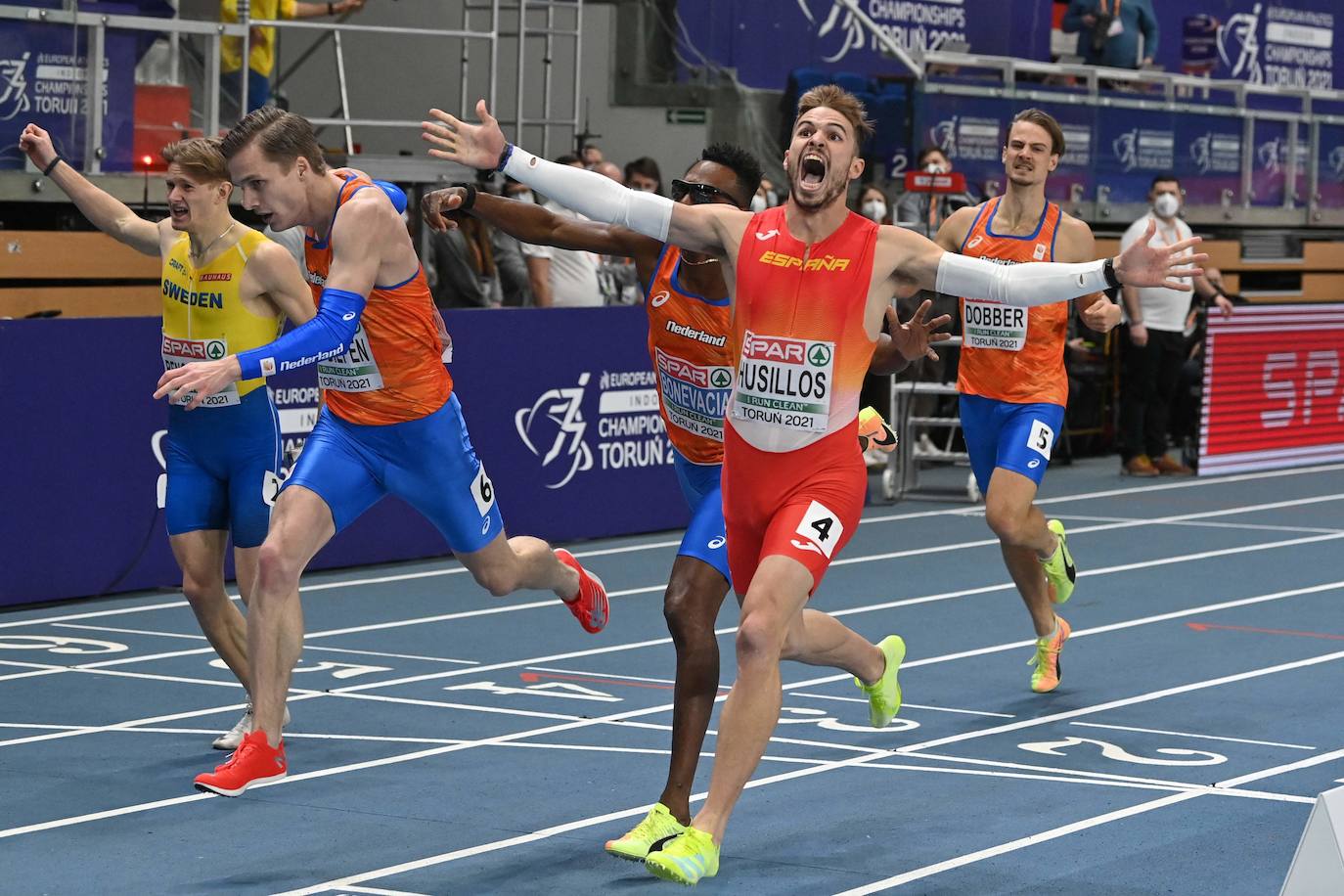 El palentino Óscar Husillos, campeón de Europa de 400 metros en pista cubierta