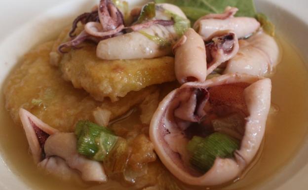 Patatas panaderas con chipirones