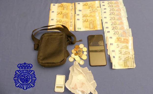 Sorprendida en Salamanca vendiendo droga de madruga, acompañada de un menor y saltándose el toque de queda