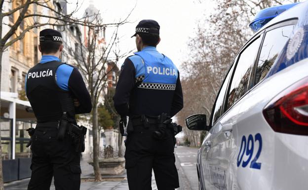Interceptado por conducir una moto sin casco después del toque de queda en Valladolid