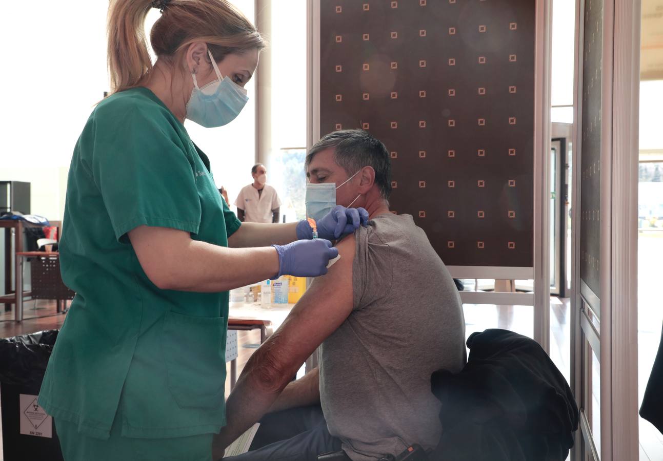 El centro Miguel Delibes de Valladolid acoge la vacunación de más de 1.400 agentes de la Policía y Guardia Civil