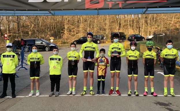 Tres podios para la Escuela Jamones Aljomar Moisés Dueñas en el Regional de BTT