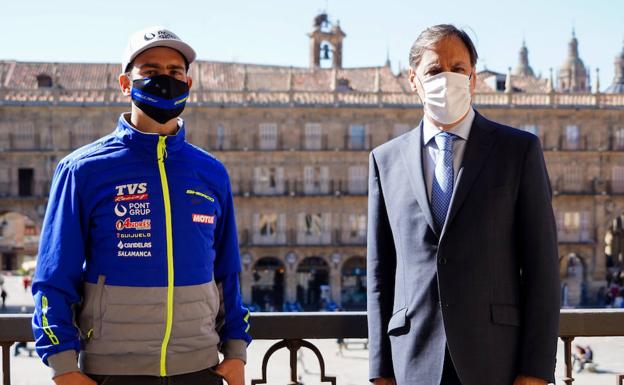 El alcalde de Salamanca recibe al piloto Lorenzo Santolino tras su gran Dakar