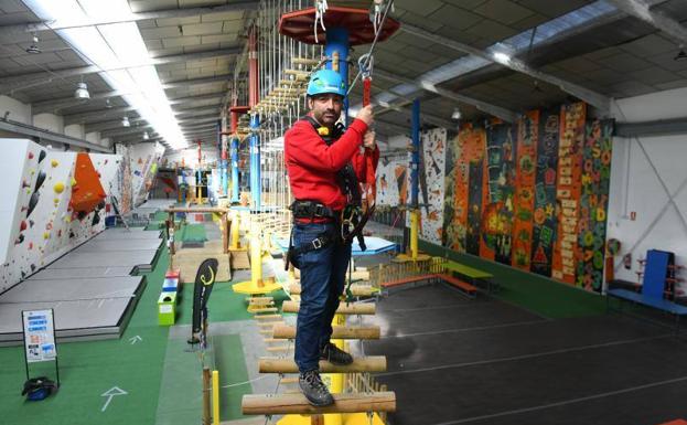 Israel Martínez, copropietario de un rocódromo: «Si cierro, las deudas me perseguirán toda la vida»