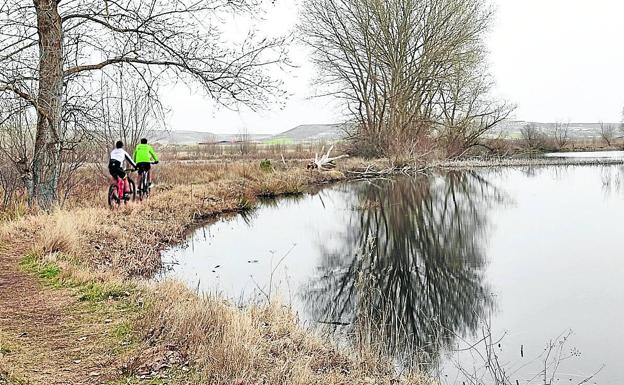 Medio Ambiente actualiza y adapta a la navegación web una guía de rutas en Cuéllar