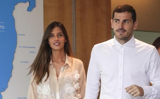 Iker Casillas agarra del cuello, figuradamente, a un paparazzi