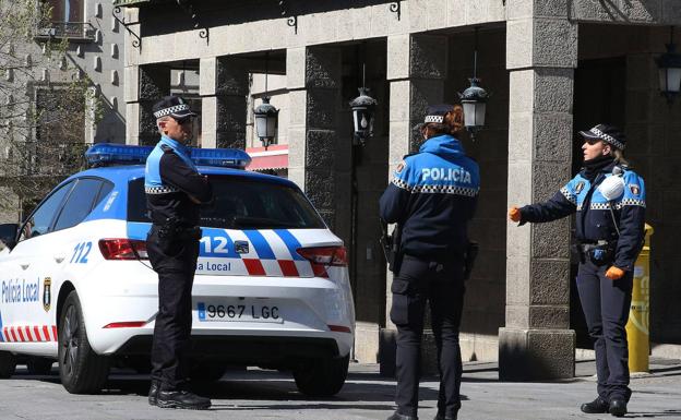 La Policía Local sorprende a diez personas en un bar de Segovia pasado el toque de queda